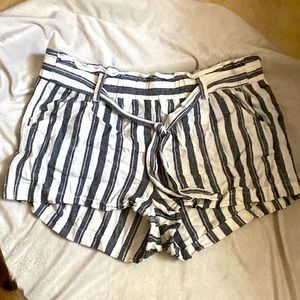 Stripe tie detail shorts